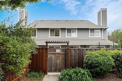 Photo of 238 Mavis Dr Dr, Pleasanton, CA 94566 (MLS # 41091997)