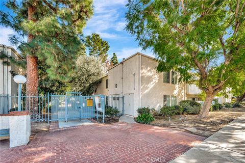 Photo of 5700 Etiwanda Avenue #280, Tarzana, CA 91356 (MLS # SR26011402)