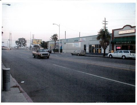 Photo of 227 5TH Street, Oxnard, CA 93030 (MLS # TR25195107) Photo of 227 5TH Street, Oxnard, CA 93030 (MLS # TR25195107)
