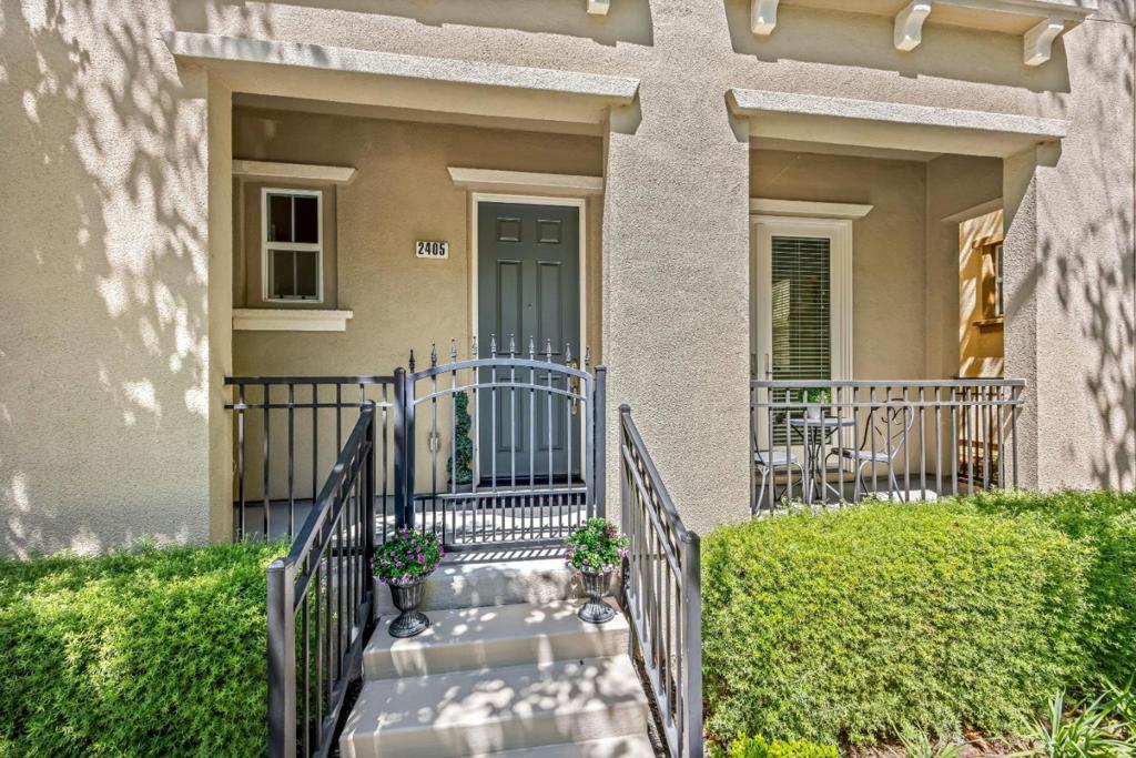 2405 Plateau Drive