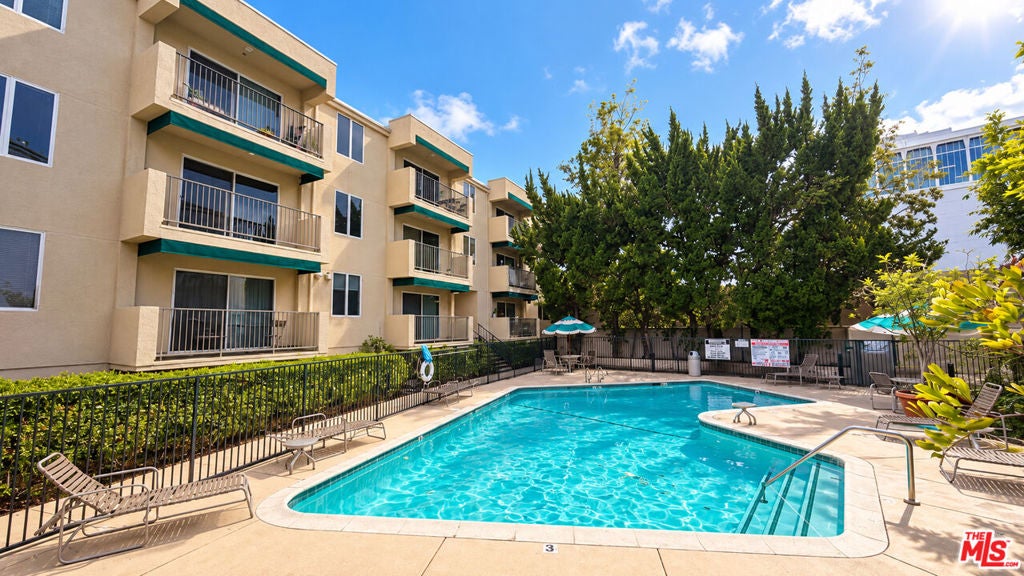 4501 Cedros Avenue 201