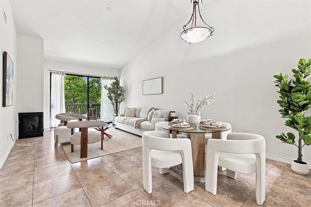 2538 W Macarthur Boulevard #J