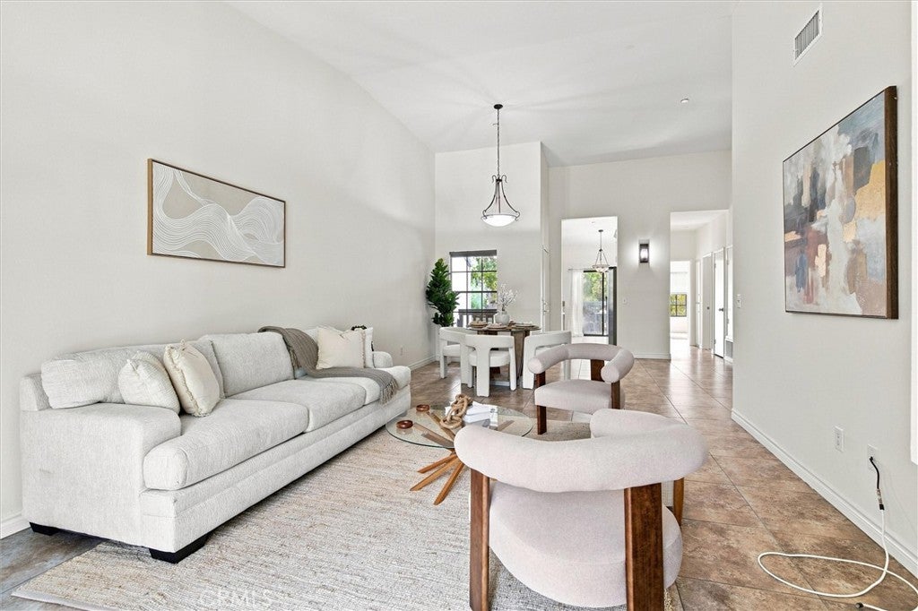 2538 W Macarthur Boulevard #J