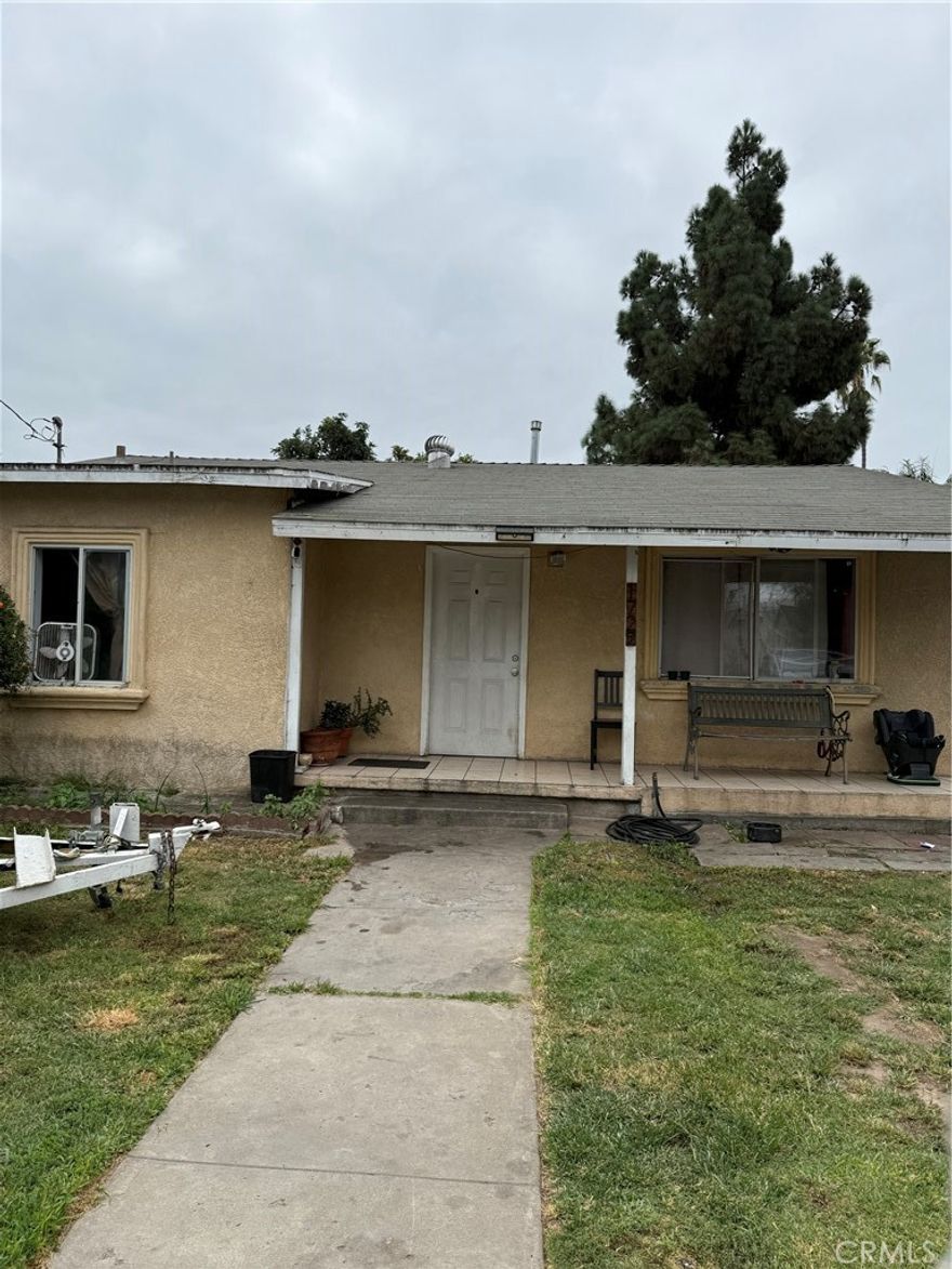 Excellent Investment Opportunity! Don't miss out on this affordable 3-bedroom 2-bath home with a bonus room that can easily serve as a 4th bedroom, home office, or playroom! Prime Location, Conveniently located near supermarkets, schools, and other essential amenities. Great for first time home buyers or savvy investors. Priced to sell – this deal won’t last long! Act Fast! Submit your offer today before it's gone!