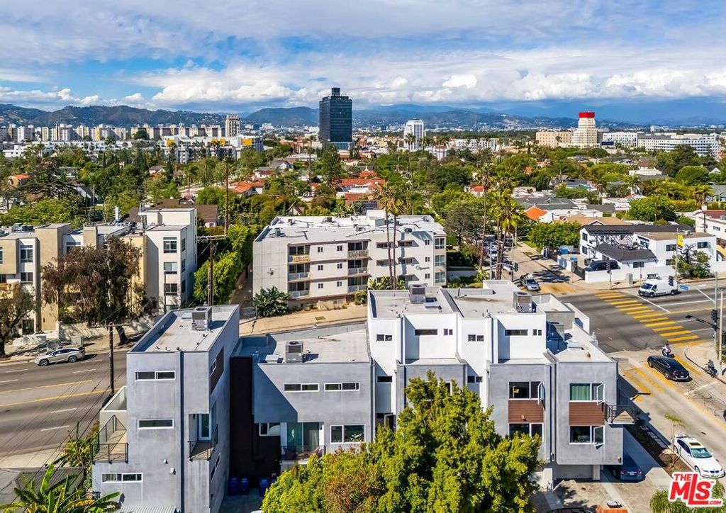 Photo of 5504 W Olympic Boulevard, Los Angeles, CA 90036 (MLS # 26682179)