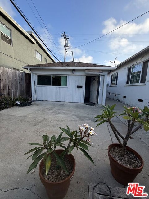 Photo of 1840 10th Street ST #C, Santa Monica, CA 90404 (MLS # 26866117)