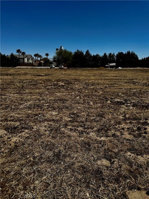 Photo of 1 Clearview Drive, Apple Valley, CA 92308 (MLS # HD26079142)