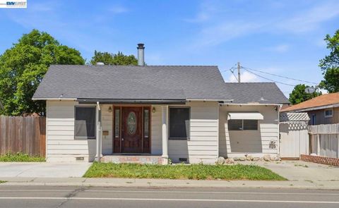 Photo of 315 M St St, Patterson, CA 95363 (MLS # 41130701)