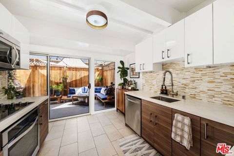 Photo of 4040 Grand View Boulevard #22, Los Angeles, CA 90066 (MLS # 26708547)