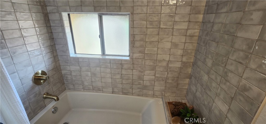 La Cuesta Racquet Club (LACR) - Residential Lease