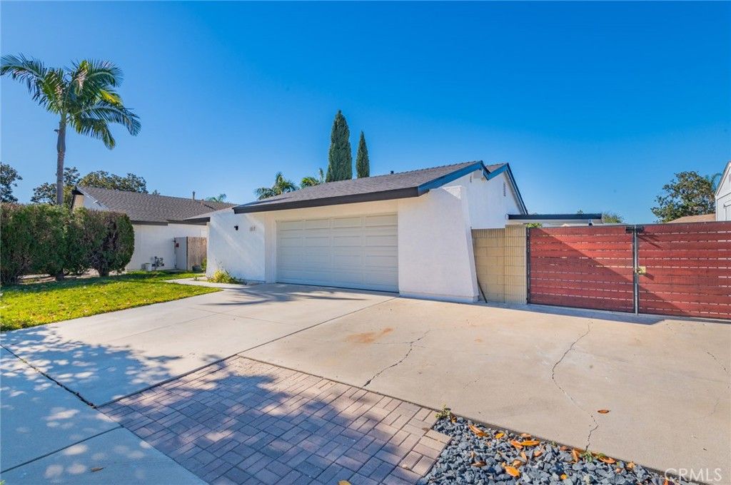 Photo of 1817 N Symphony St, Anaheim Hills, CA 92807 (MLS # OC25272426)