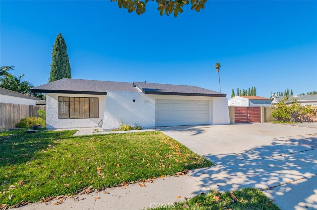 Photo of 1817 N Symphony St, Anaheim Hills, CA 92807 (MLS # OC25272426)