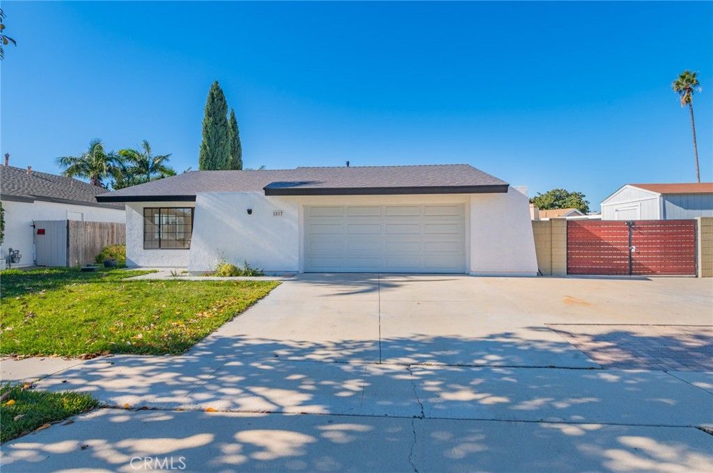 Photo of 1817 N Symphony St, Anaheim Hills, CA 92807 (MLS # OC25272426)
