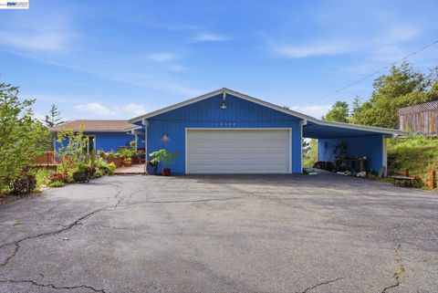Photo of 16300 Old Ranch Rd, Los Gatos, CA 95033 (MLS # 41132715)