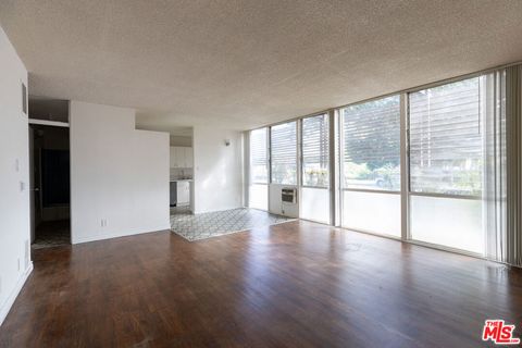 Photo of 11133 ROSE Avenue #9, Los Angeles, CA 90034 (MLS # 25575487)