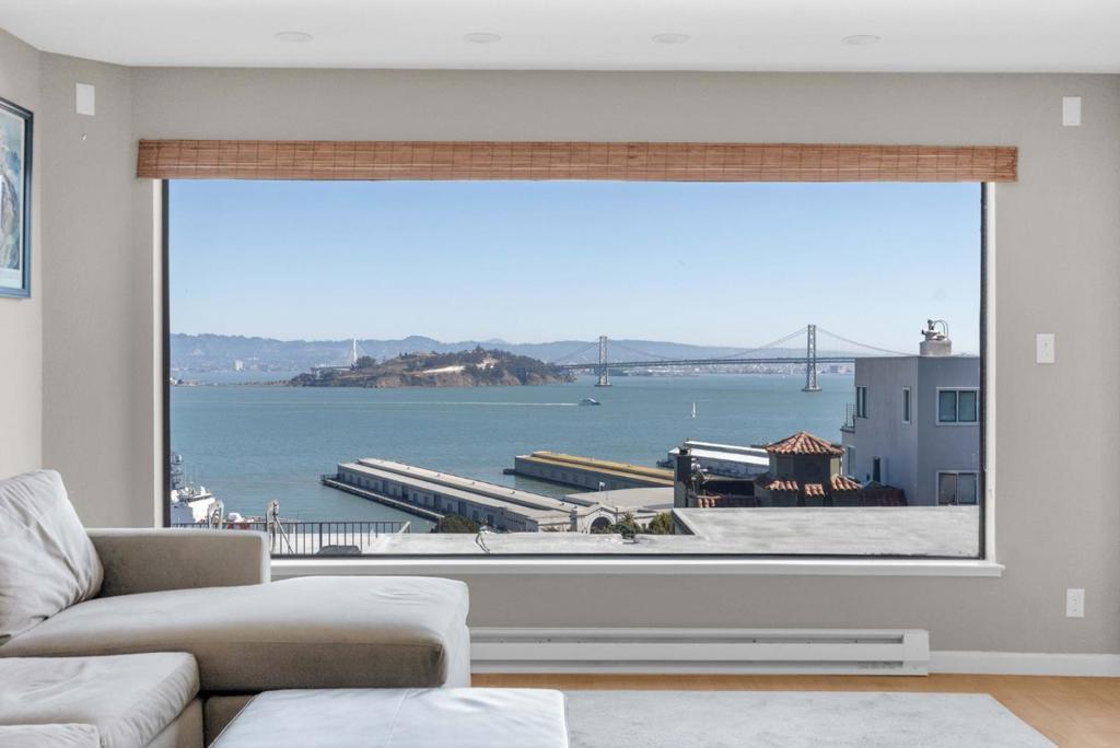1451 Montgomery Street 6