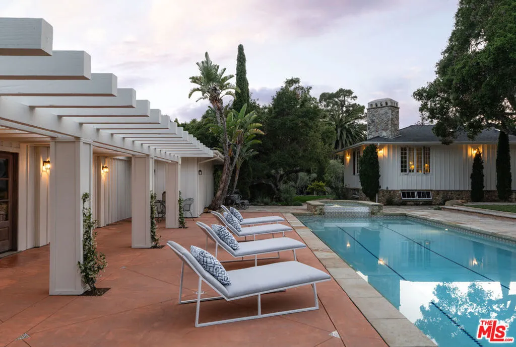 Santa Barbara, California 93108, United States, 4 Bedrooms Bedrooms, ,8 BathroomsBathrooms,Residential,Pending,176283