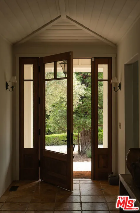 Santa Barbara, California 93108, United States, 4 Bedrooms Bedrooms, ,8 BathroomsBathrooms,Residential,Pending,176283