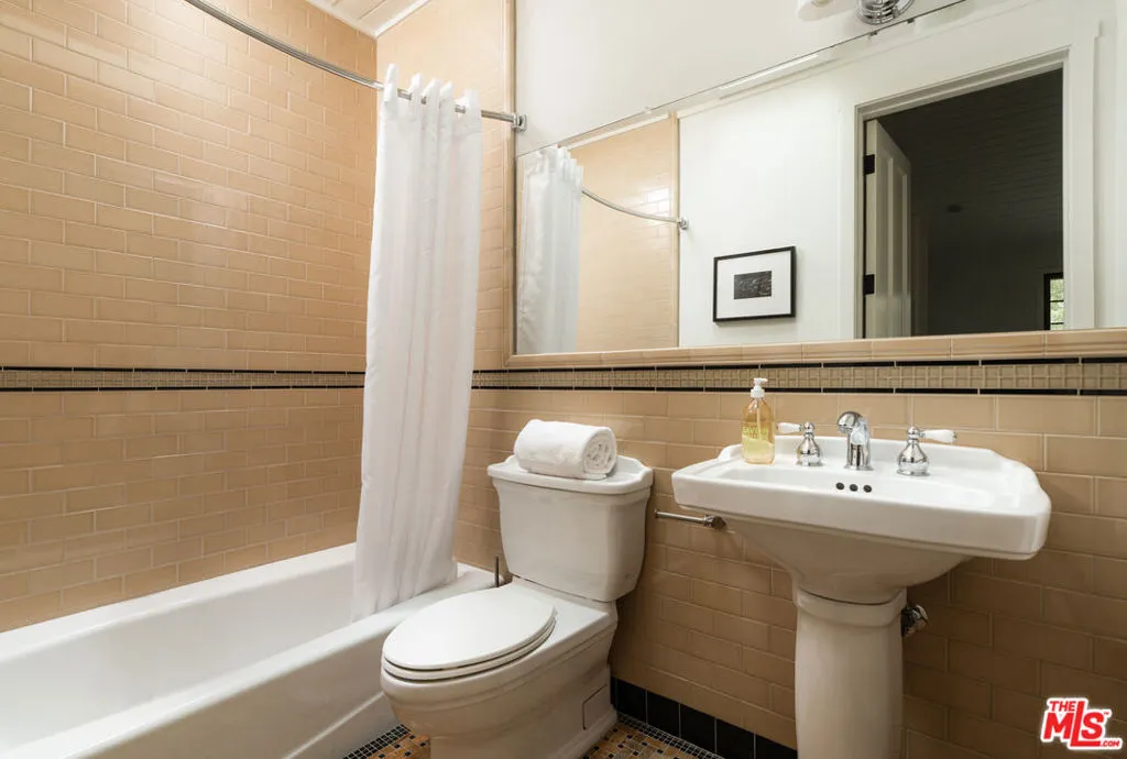 Santa Barbara, California 93108, United States, 4 Bedrooms Bedrooms, ,8 BathroomsBathrooms,Residential,Pending,176283