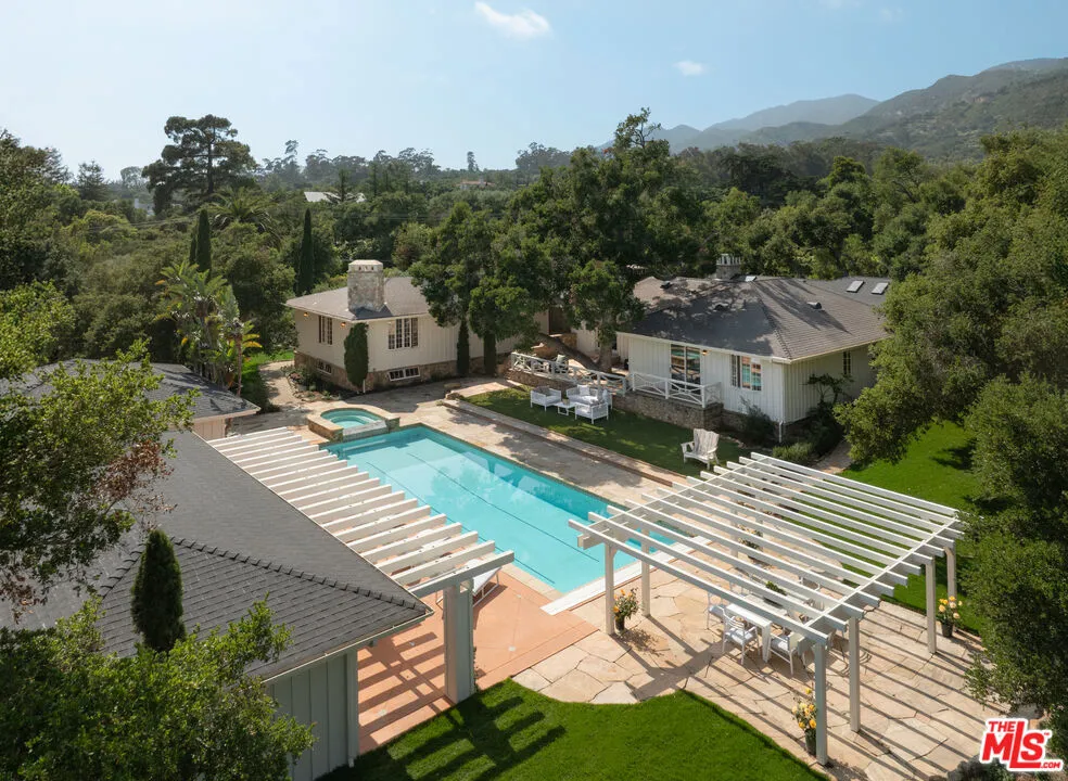 Santa Barbara, California 93108, United States, 4 Bedrooms Bedrooms, ,8 BathroomsBathrooms,Residential,Pending,176283