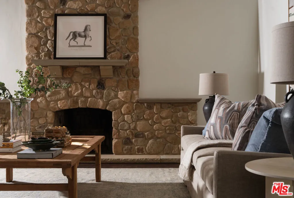 Santa Barbara, California 93108, United States, 4 Bedrooms Bedrooms, ,8 BathroomsBathrooms,Residential,Pending,176283