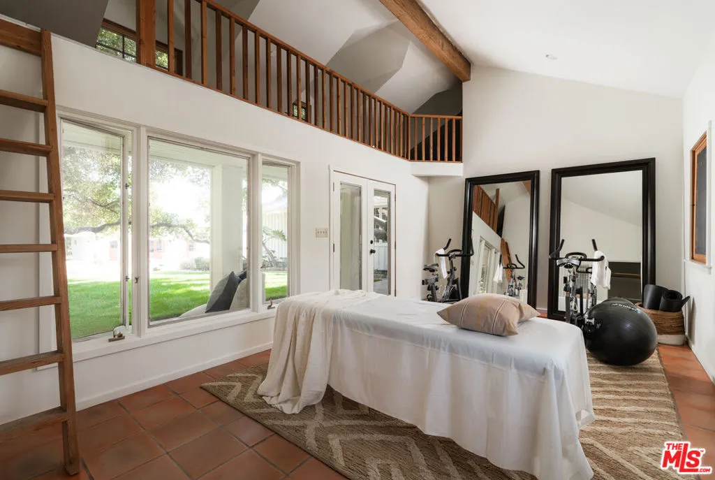 Santa Barbara, California 93108, United States, 4 Bedrooms Bedrooms, ,8 BathroomsBathrooms,Residential,Pending,176283