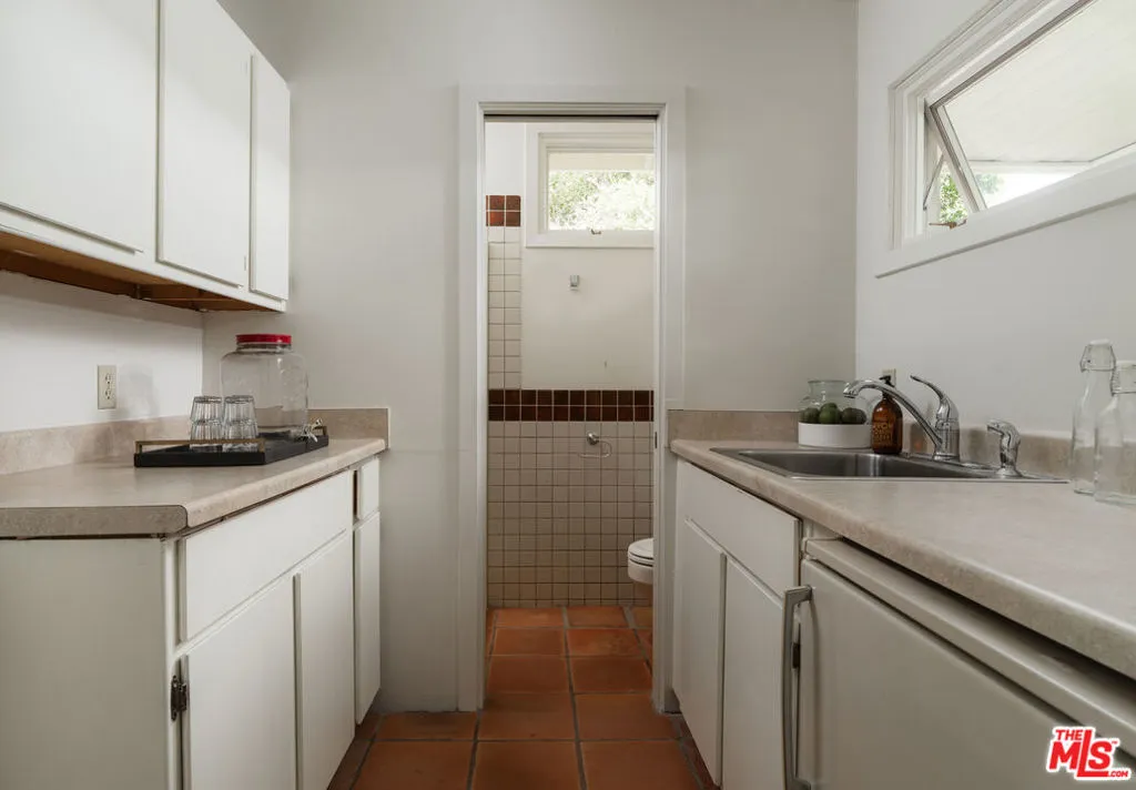 Santa Barbara, California 93108, United States, 4 Bedrooms Bedrooms, ,8 BathroomsBathrooms,Residential,Pending,176283