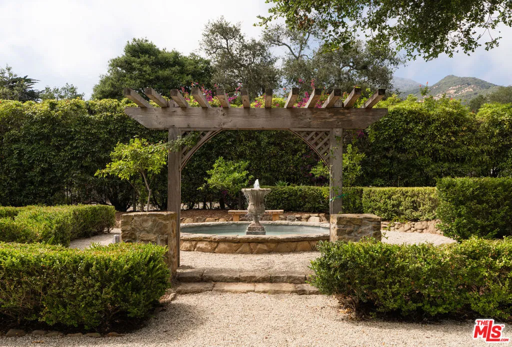 Santa Barbara, California 93108, United States, 4 Bedrooms Bedrooms, ,8 BathroomsBathrooms,Residential,Pending,176283