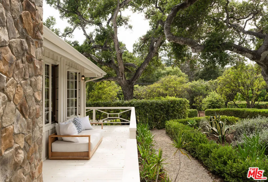 Santa Barbara, California 93108, United States, 4 Bedrooms Bedrooms, ,8 BathroomsBathrooms,Residential,Pending,176283