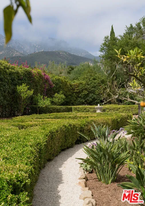 Santa Barbara, California 93108, United States, 4 Bedrooms Bedrooms, ,8 BathroomsBathrooms,Residential,Pending,176283