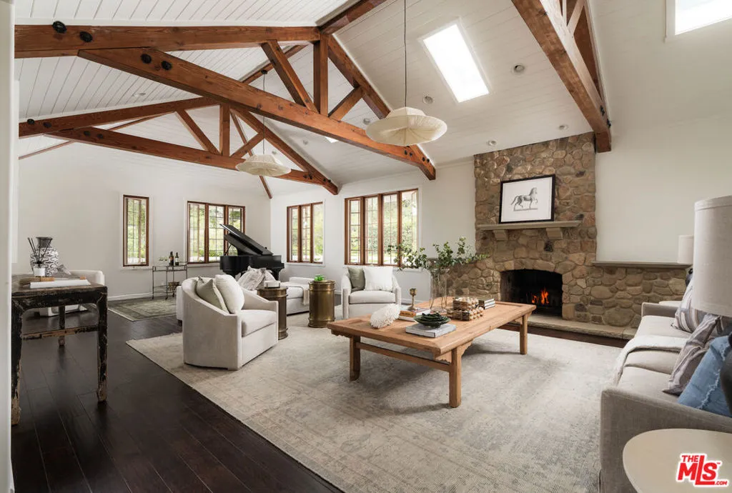 Santa Barbara, California 93108, United States, 4 Bedrooms Bedrooms, ,8 BathroomsBathrooms,Residential,Pending,176283