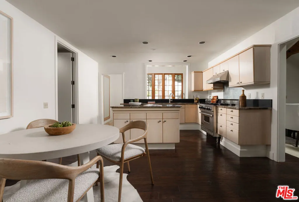 Santa Barbara, California 93108, United States, 4 Bedrooms Bedrooms, ,8 BathroomsBathrooms,Residential,Pending,176283