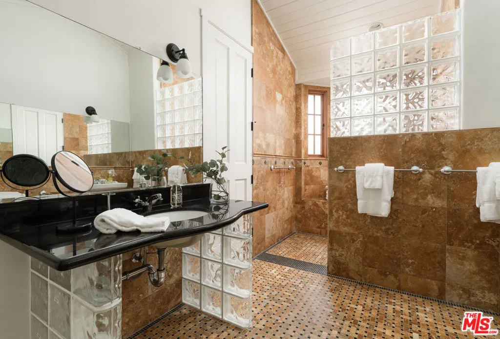 Santa Barbara, California 93108, United States, 4 Bedrooms Bedrooms, ,8 BathroomsBathrooms,Residential,Pending,176283