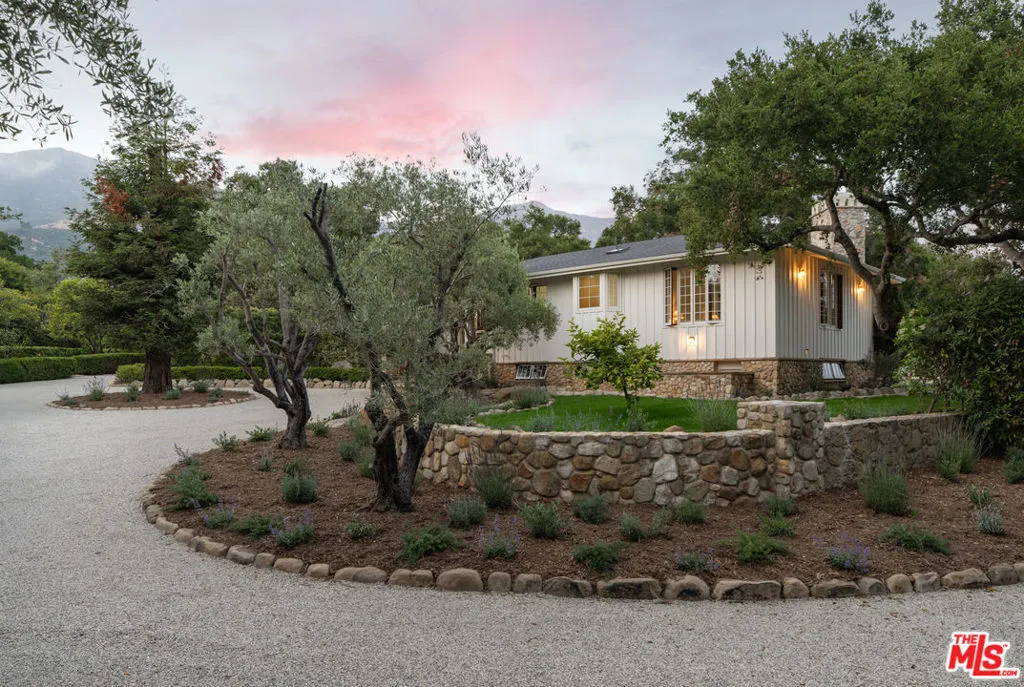 Santa Barbara, California 93108, United States, 4 Bedrooms Bedrooms, ,8 BathroomsBathrooms,Residential,Pending,176283