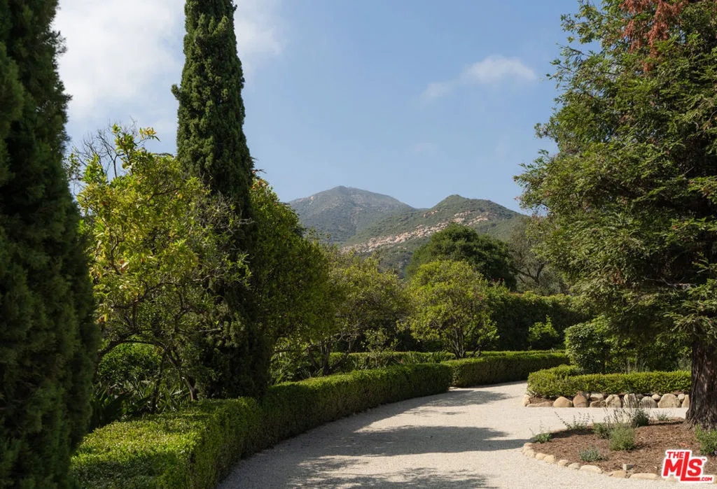 Santa Barbara, California 93108, United States, 4 Bedrooms Bedrooms, ,8 BathroomsBathrooms,Residential,Pending,176283