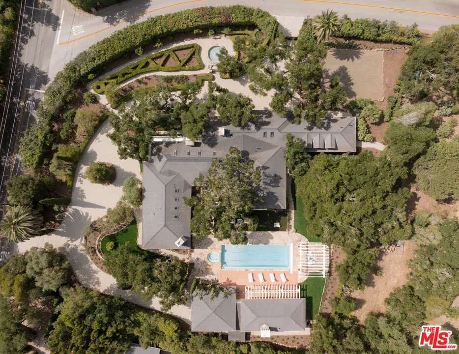 Santa Barbara, California 93108, United States, 4 Bedrooms Bedrooms, ,8 BathroomsBathrooms,Residential,Pending,176283 Santa Barbara, California 93108, United States, 4 Bedrooms Bedrooms, ,8 BathroomsBathrooms,Residential,Pending,176283