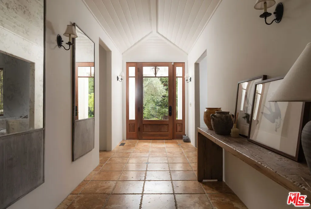 Santa Barbara, California 93108, United States, 4 Bedrooms Bedrooms, ,8 BathroomsBathrooms,Residential,Pending,176283