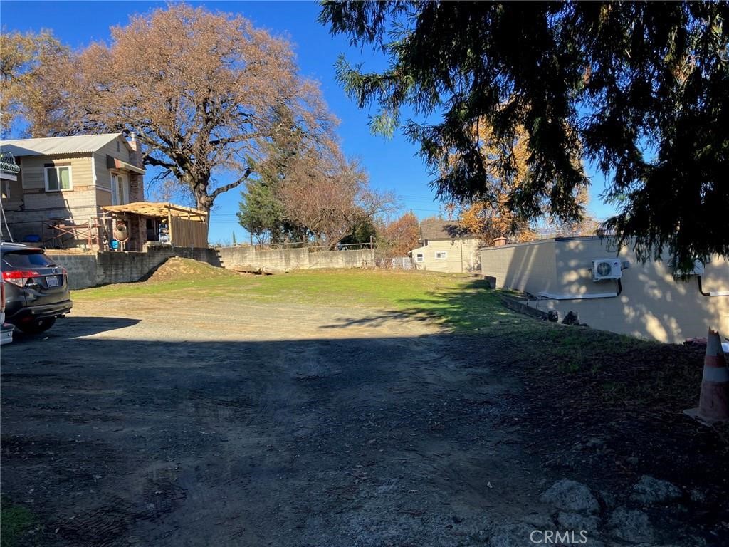 Vacant Residential lot located near Lake County offices and local businesses. Flot lot for easy build, buyer should contact City and County building department for building requirements