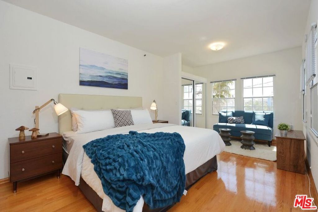 AVAILABLE 9/23! Live above it all - literally! This top-floor, fully furnished studio in Venice Beach offers gorgeous ocean views and the ultimate SoCal lifestyle just steps from the sand. Bright and breezy, the space is flooded with natural light and styled for comfort, with modern furnishings and thoughtful design touches throughout. Whether you're curling up inside or soaking in the sunset from your window, this elevated retreat delivers beach living at its best. The efficient kitchen includes a full-sized fridge and stove, perfect for anything from quick beach bites to stay-in dinners with a view. Prefer to bring your own flair? We're happy to offer the unit unfurnished as well. While parking isn't included, you won't miss it. Venice is one of LA's most walkable and bikeable neighborhoods. With the boardwalk at your doorstep, Abbot Kinney nearby, and ocean air greeting you each morning, you'll wonder why you ever needed a car in the first place. A rare find in an unbeatable locationschedule your tour and catch the breeze while it's still available!