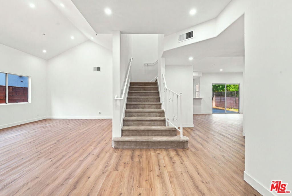 9400 Aqueduct Avenue