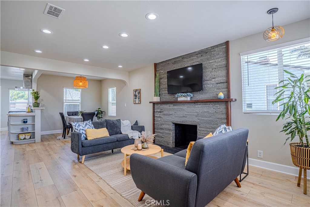 417 E 44th Way