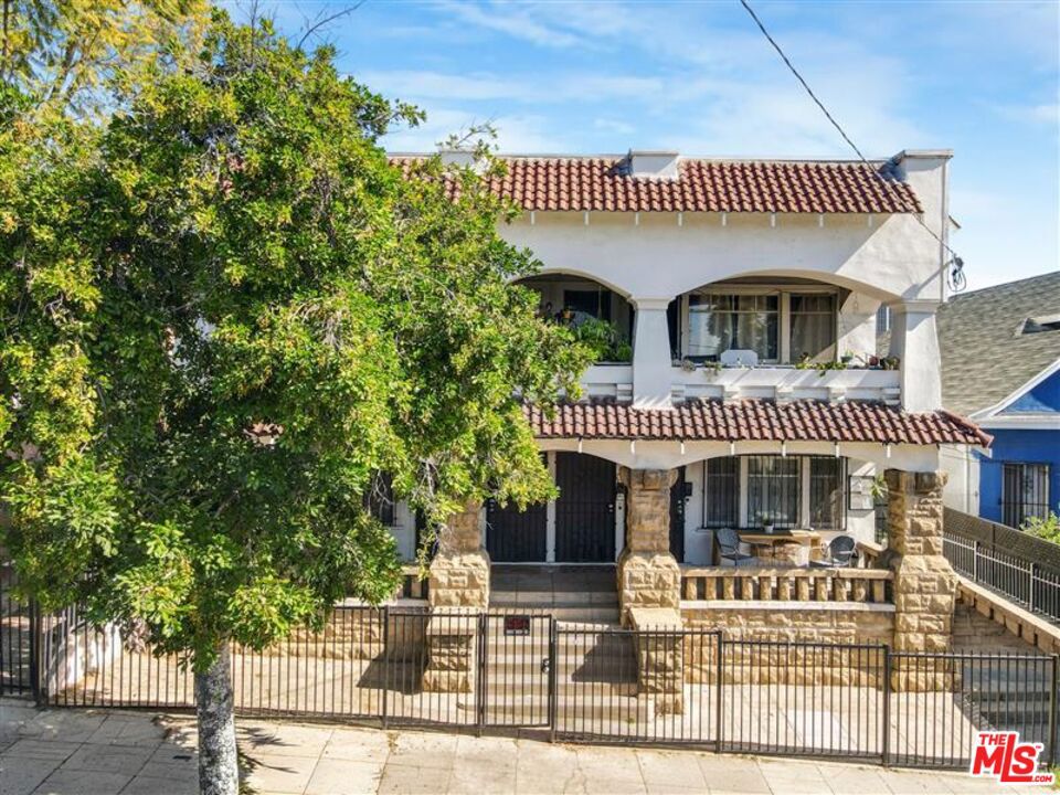 1651 W 11th Place