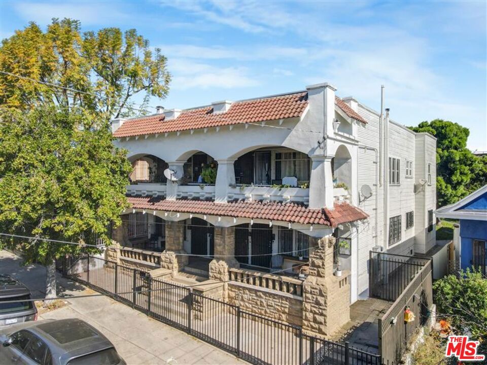 1651 W 11th Place