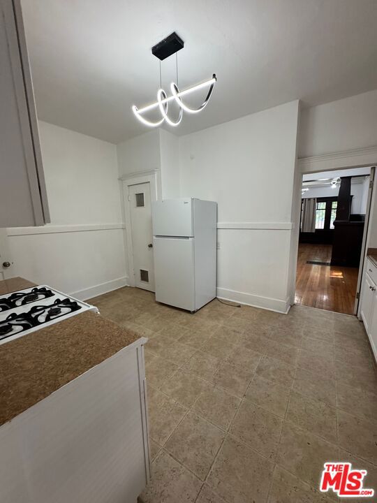 1651 W 11th Place