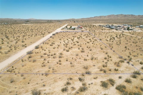 Photo of 1 Cathedral Drive, Apple Valley, CA 92307 (MLS # CV26151657)