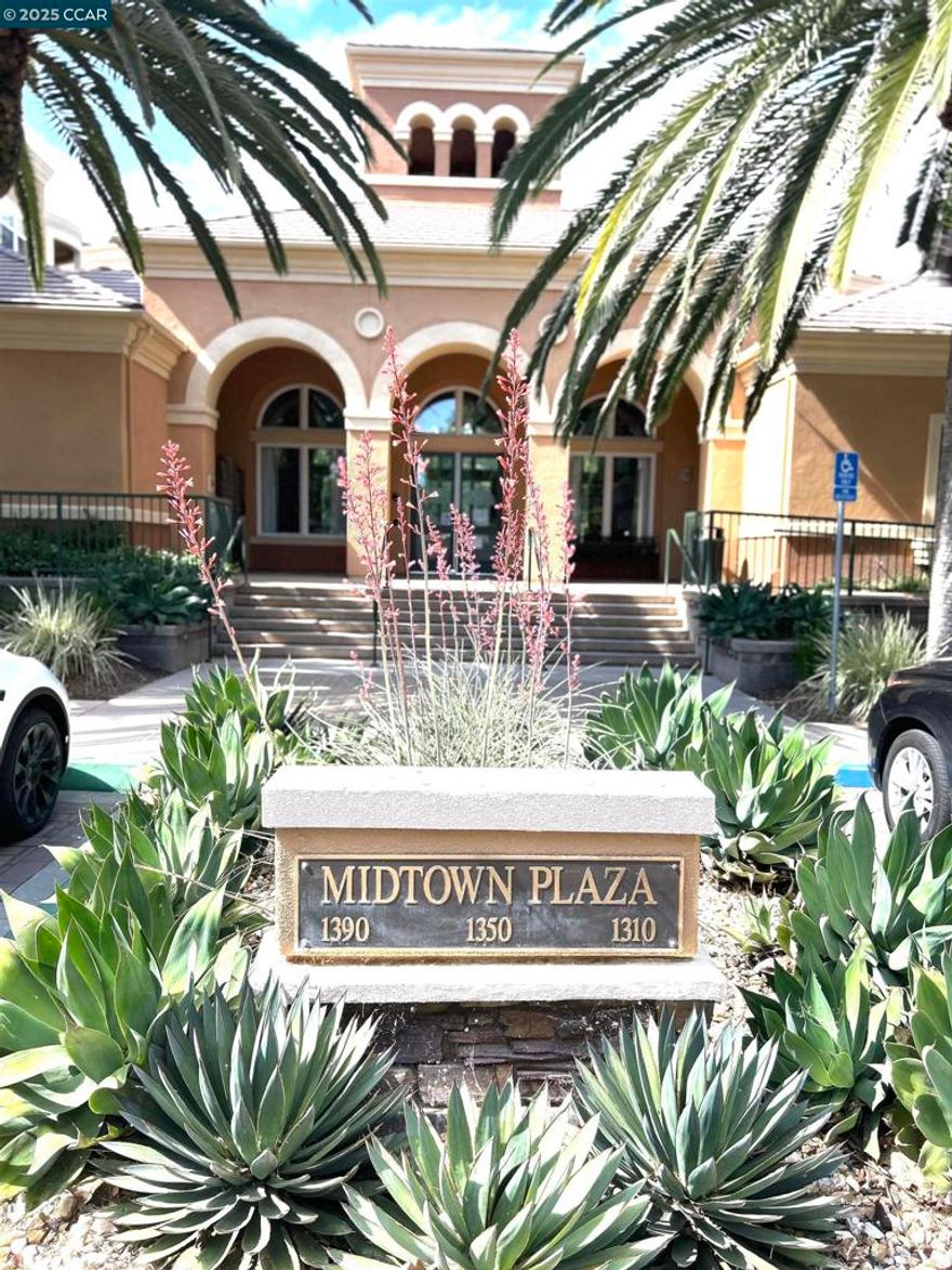 Your search is over! Midtown plaza's Gated community has everything you've been looking for and more! Centrally located in the heart of Silicone Valley with over 1400' of living space this three bedroom, two bath home has space for the entire family with room to spare! Your choices are endless, you can relax by the pool, workout in the gym, lounge in the clubhouse or take a walk through the park just outside the gate. Just a few of the units amenities include master suite with a walk in closet, his & her vanities, nicely appointed kitchen with Stainless appliances and granite countertops, bedrooms and living room feature plantation shutters, wood floors in the living room, dinning room and hallways, tile in both bathrooms and new carpet in the bedrooms. The open floor plan and private balcony will allow you to entertain friends and family with ease. This is the home you've been looking for!