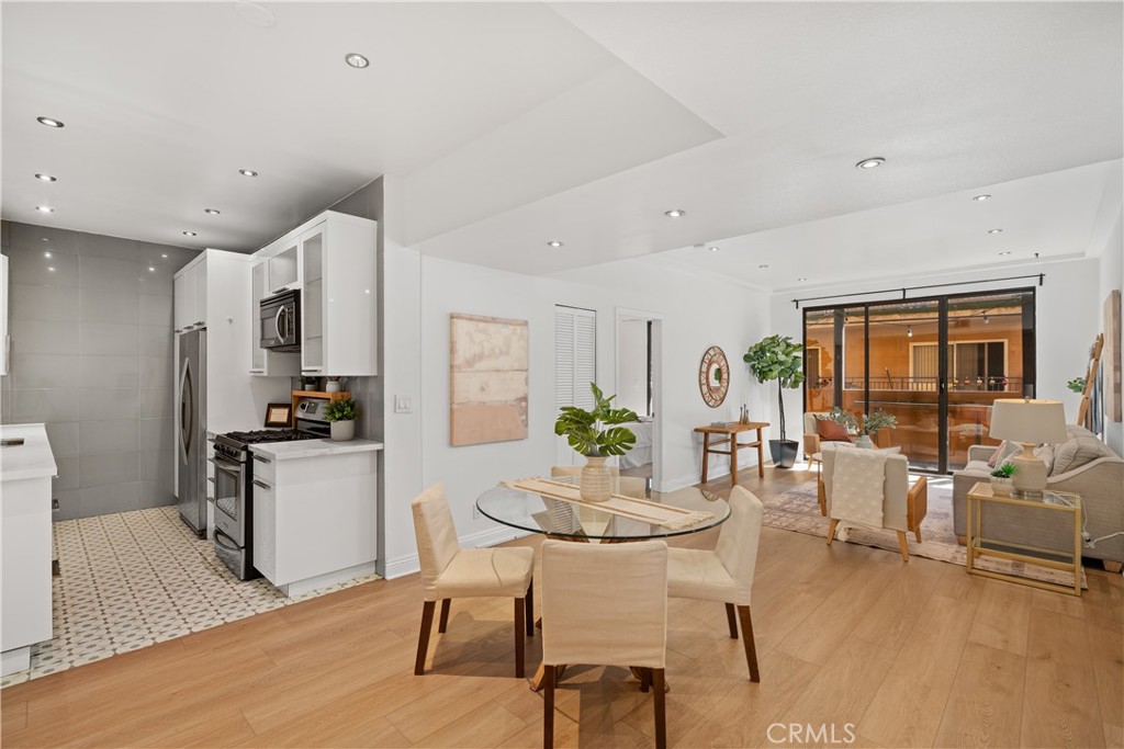 828 N Hudson Avenue 106