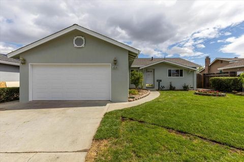 Photo of 4908 Caroline Way, San Jose, CA 95124 (MLS # ML82041245)