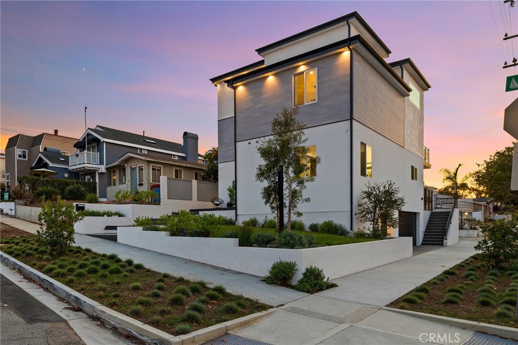 201 S Juanita Avenue