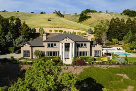 Photo of 9540 Via Del Oro, Gilroy, CA 95020 (MLS # ML82042368)